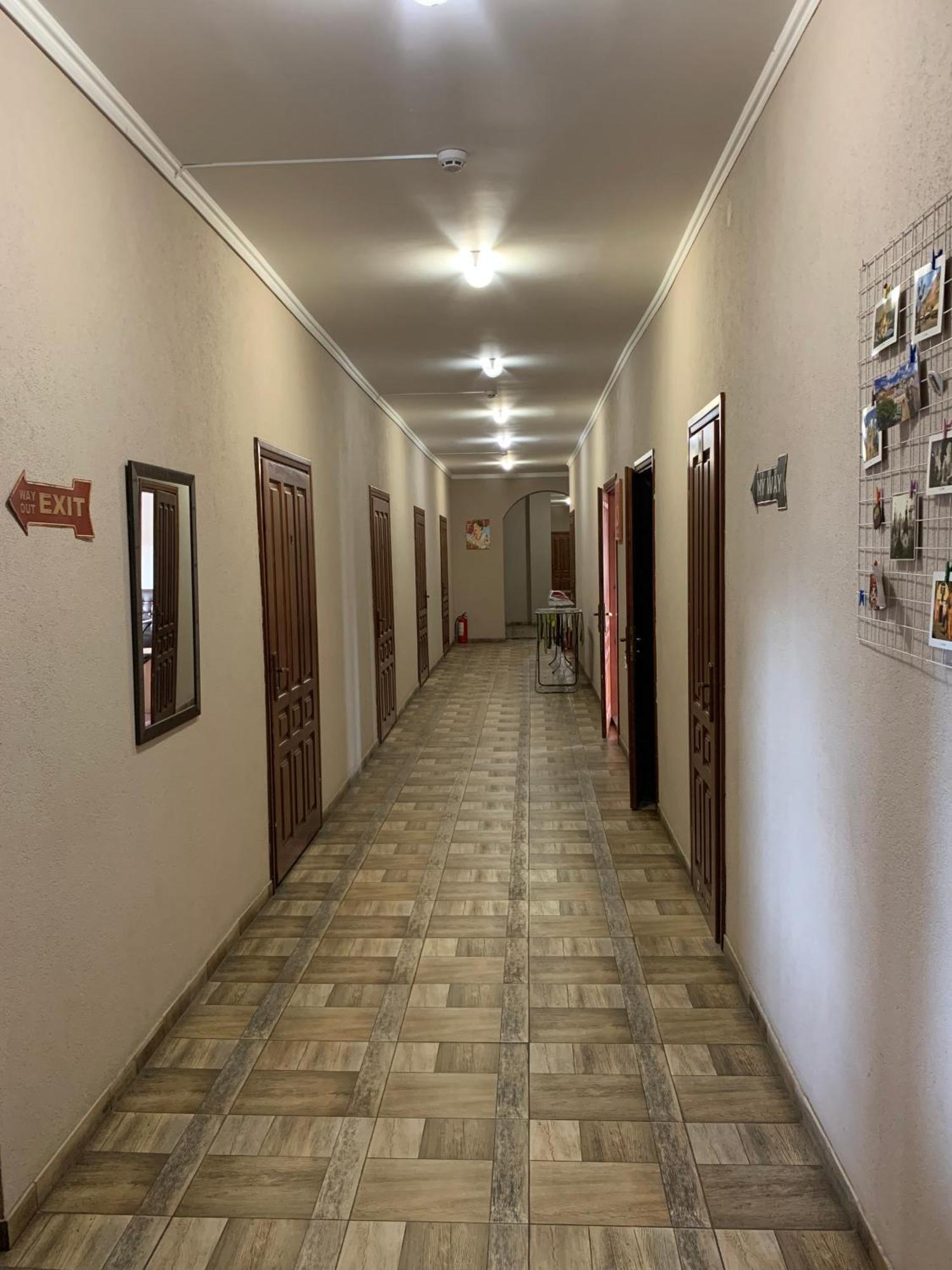 Yurus Hostel Lviv Exteriör bild